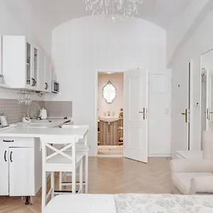 Apartament With The Lions